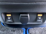 クイックコンフォートシートヒーター〈運転席・助手席〉まず「暖かい」と感じやすい部位を温め、次に「快適」と感じやすい部位を温めることで、短時間で温めることができます!