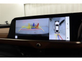 パノラミックビューモニター付きです。車両を上から見たような映像をディスプレイオーディオ画面に表示。運転席からの目視だけでは見にくい、車両周辺の状況をリアルタイムでしっかり確認できます。