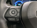 ステアリングスイッチは目線を大きく外すことなく操作できるので安全です(オ-ディオ/インフォメーションディスプレイ)