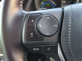 ステアリングリモコン付きで運転中に視線を落とさずオーディオ等の操作が出来ます。