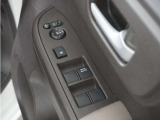 ◆パワーウィンドウスイッチ◆運転席から全席の窓の開閉操作を行うことが出来いつでも換気ができます!