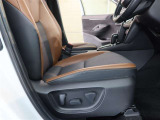 パワーシート搭載。微妙な調整が手軽にでき、ピッタリなポジションで運転することが可能です。