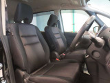 スタイリッシュなダークカラーの内装色がおしゃれです♪広々とした運転席周りで、もちろんルームクリーニング済みです!