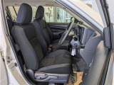 高いホールド性で運転姿勢が安定します。長距離ドライブでも疲れにくいのが魅力です。快適なドライビングライフをお送りください♪