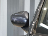 ◆ドアミラーウインカー◆ドアミラーにウインカーを装備しています。対向車に自身の進行方向を合図し安全に運転できます。