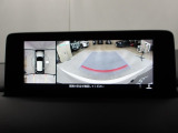 狭い場所での駐車やすれ違いなどでより的確な運転操作に役立つ360&deg;ビューモニターが装備されています。