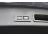 「電動パワーリヤゲート」標準装備、荷物が多くてリヤゲートを手で上げられないような状況でも、スマートキーのリモコンやリヤゲートのタッチスイッチで電動開閉できます