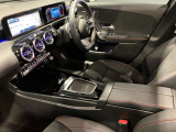 この後席に座る方のための車両です。非常時には、電動対面シートを使用いたします。