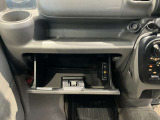 車検証入れになどにも使える便利な収納BOXあります。