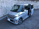 ヘッドライトはキセノン光源(HID,ディスチャージ)。フォグランプはハロゲン光源で広く明るく。用途に合わせて照らします
