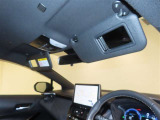 運転席・助手席バニティーミラー付きサンバイザー