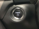 エンジンスタートスイッチです。キーが車内にあれば、エンジンの始動や停止はスイッチを押すだけ!キーを取り出す手間を省き、ワンプッシュで操作できるので簡単でスムーズです。