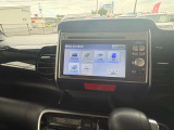 カーナビ付きです。カーナビの機能や保証につきましては、担当スタッフまでお尋ねください。