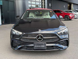 AMGスタイリングがフロントマスクを精悍に演出。艶やかなブラックのボディにスポーティな表情を添えています。