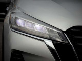LEDヘッドランプ!ハロゲンヘッドランプの約2倍の光量でより明るく遠くを照射!視認性、長寿命、省電力に優れ、スタイリッシュな白色光も魅力です!
