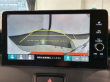リバースギアに入れるだけで後方の表示へ切り替わります。夜間や雨の日の駐車も楽になりますよ。