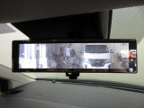 スマートルームミラー付きで後部座席に乗車してても後方がしっかり見れます