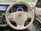 インテリアに合わせたデザインのステアリングは、運転される方のことも考え、運転しやすい形状、大きさです。是非一度、実際に触ってお確かめください。