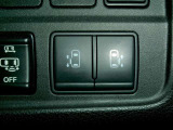 両側電動スライドドア装備です。運転席からボタン操作で開閉できます