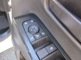 ドアミラーの鏡面の調節、格納は運転席からすべて操作できます!