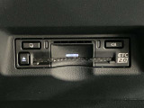 高速道路で便利な【ETC2.0】を装備しています。光ビーコン搭載で渋滞情報などナビゲーションと連動することで機能も充実いたします。他、観光施設に立ち寄るための高速料金割引サービス等もございます。