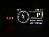 とっても見やすいメーターです。夜間時はラグジュアリーな気分にさせてくれる照明が魅力ですので、夜のドライブも楽しみになりますよ♪