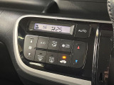 【オートエアコン】一度お好みの温度に設定すれば、車内の温度を検知し風量や温度を自動で調整。暑い&hellip;寒い&hellip;と何度もスイッチ操作をする必要はありません。快適な車内空間には必須の機能ですね♪