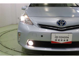 シャープなデザインのヘッドライトは暖色系で対向車にも優しい光のハロゲンです。ハロゲンはLEDと違い熱くなるので雪がライトに積もっても溶かしてくれます。