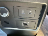 HDMI、充電ポートついてます