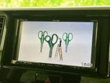 停車中に車内でテレビ映像を視聴でき、待ち時間も心地よく過ごせます。画面で映像を楽しめる装備があると、休憩時の過ごし方の幅も広がります。