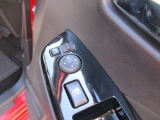 ドアミラーの鏡面の調節、格納は運転席からすべて操作できます!