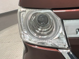 LEDヘッドライトは、点灯の瞬間から最大光量を発揮し、突然暗くなるトンネルなどでの安定感を高めます。