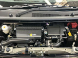 エンジンルームもクリーニング済みできれいですよ。日産の整備士がしっかりと丁寧に点検していますので安心してお乗りいただけます