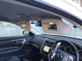 運転席・助手席ともに照明付きバニティミラーを備えたサンバイザー