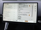 【デジタルLEDヘッドライト】はカメラとセンサーにより前面の対象物を認識し、影を作り出し前走車や対向車を眩惑することなく最適な視界と明るさを提供します。ハイビームは500m先を照射可能です。