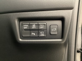 各種機能の切替スイッチは運転席パネル下に集約されています。任意で切り替え可能なため状況に合わせてお使いください。