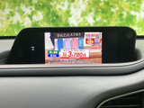 停車中にテレビ番組などの映像を視聴でき、待ち時間を過ごす際にも活用できます。画面上で映像を確認できる装備を備え、休憩中の時間をより快適にお過ごしいただけます。