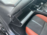 ★★★グローボックスです。車検証入れに丁度良いスペースですね★★★