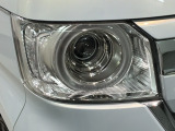 LEDヘッドライトは、点灯の瞬間から最大光量を発揮し、突然暗くなるトンネルなどでの安定感を高めます。
