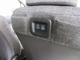 USBポートを搭載しています!USBケーブルをつないで車にスマートフォンやタブレットなどの電子機器を接続できます☆