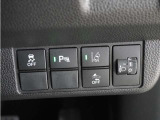 ◆VSA◆横滑り防止装置が装備されています。コーナーリング時の横すべりを抑える機能と、車両の急激な挙動変化を抑える機能で、安定した走行を実現しています。運転に安心とゆとりが出来ます。