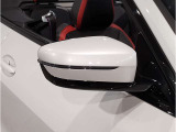 【BMWミラー】視認性の高いスタイリッシュなミラー。自動防眩機能も付いており夜間のドライビングをサポートします。