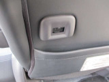 運転席・助手席シートバックには、USB外部入力端子がついています。