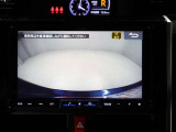 バックモニターは、車庫入れや縦列駐車に参考になる画面が表示される為、運転が不慣れな方にも便利な機能です♪
