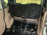 リアシート座面を持ち上げると、背の高い荷物を積むのに便利なトールモードに変身します!多彩なシートアレンジで使い勝手良好!
