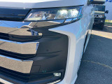 ★LEDヘッドライト!パワフルな光量!耐久性も高く省電力★トンネルなど便利なオートライトシステム★霧や悪天候も安心のフォグランプも装備★