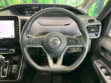 【純正革巻きステアリング】上質な革を使用することで、手にしっかり馴染みとても運転しやすいハンドルです♪