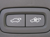 【パワーバックドア】スマートキーや運転席のボタンを押すだけでリアゲートが自動で開閉します!荷物を持っている時や、高い位置にあるバックドアを閉める際に便利な機能です。
