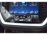 左右独立温度調整機能付きフルオートエアコン装備。乗る人それぞれの体調に合わせて運転席・助手席で別々の温度調整が可能です。