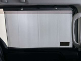 サンシェードが付いています。眩しい日差しからお守りします。